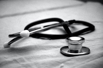 A black and white photo of a stethoscope. 